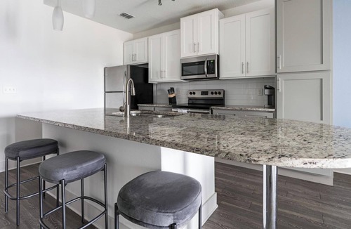 Venice Apartment | Landing | Stunning 1BD, Pool, Clubhouse