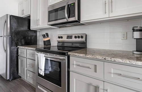 Venice Apartment | Landing | Stunning 1BD, Pool, Clubhouse