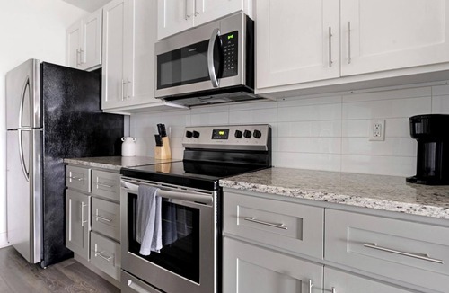 Venice Apartment | Landing | Stunning 1BD, Pool, Clubhouse