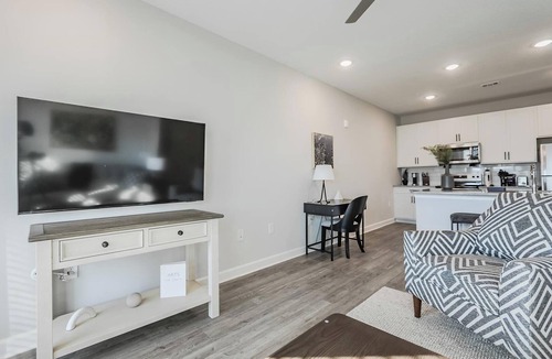 Fort Myers Apartment | Landing | Stunning 1BD, Pool