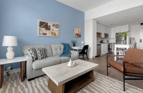 Old Town West Apartment | Landing | Stunning 1BD, Courtyard, Gym