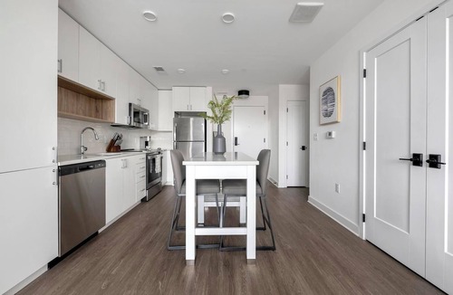 Old Town West Apartment | Landing | Stunning 1BD, Courtyard, Gym