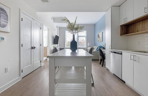 Old Town West Apartment | Landing | Stunning 1BD, Courtyard, Gym