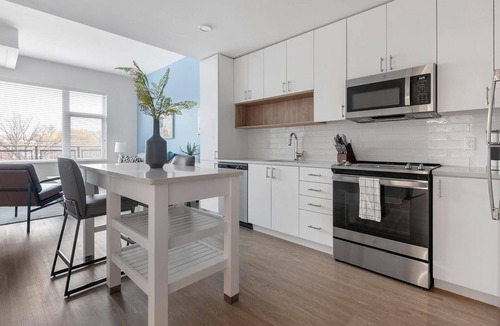 Old Town West Apartment | Landing | Stunning 1BD, Courtyard, Gym