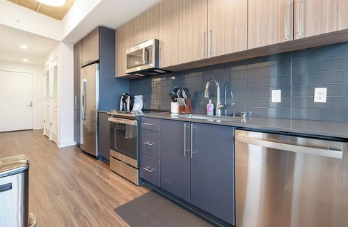 Baileys Crossroads Apartment | Landing | Stunning 1BD, Game Room, Gym
