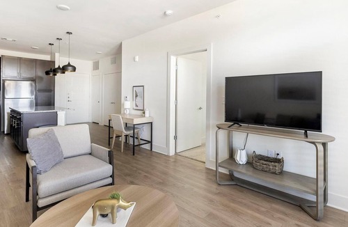 Fort Worth Apartment | Landing | Stunning 1BD, Gym, Pool