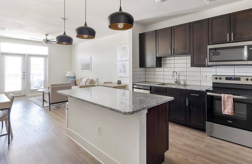 Fort Worth Apartment | Landing | Stunning 1BD, Gym, Pool