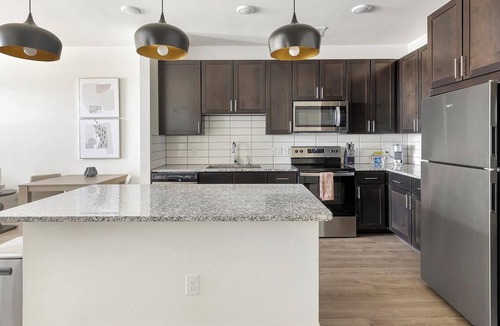 Fort Worth Apartment | Landing | Stunning 1BD, Gym, Pool