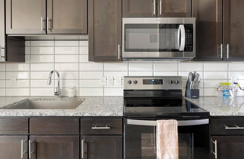 Fort Worth Apartment | Landing | Stunning 1BD, Gym, Pool
