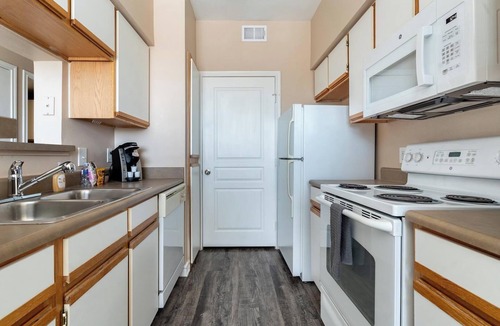 Fort Worth Apartment | Landing | Stunning 1BD, Gym, Pool