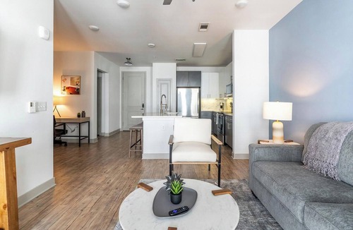 Fort Worth Apartment | Landing | Stunning 1BD in Downtown Fort Worth