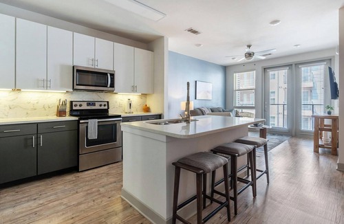 Fort Worth Apartment | Landing | Stunning 1BD in Downtown Fort Worth