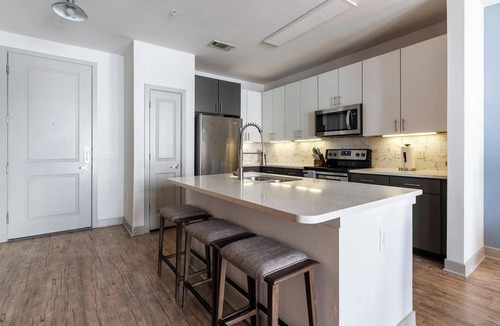 Fort Worth Apartment | Landing | Stunning 1BD in Downtown Fort Worth