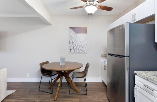 Rancho Oakey Apartment | Landing | Stunning 1BD, Gym