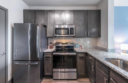 Hurstbourne Apartment | Landing | Stunning 1BD, Gym, Clubhouse