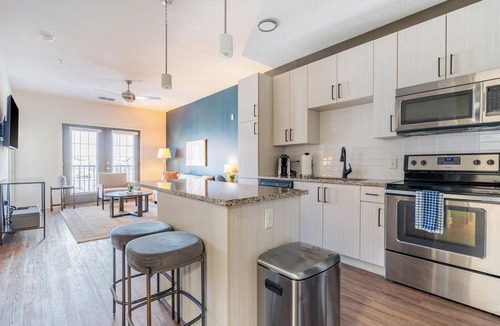 Tropic Apartment | Landing | Stunning 1BD, Pool, Courtyard