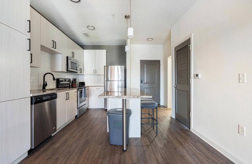 Tropic Apartment | Landing | Stunning 1BD, Pool, Courtyard
