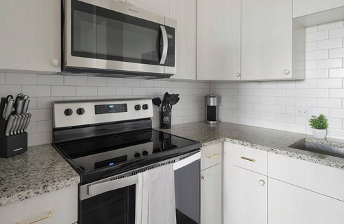 Addicks Apartment | Landing | Stunning 1BD, Yoga Studio, Gym