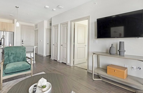 Anna Apartment | Landing | Stunning 1BD, Yoga Studio, Pool