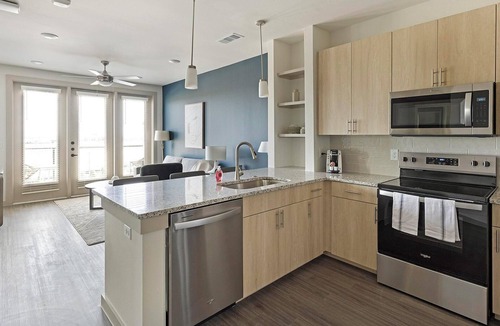 Anna Apartment | Landing | Stunning 1BD, Yoga Studio, Pool