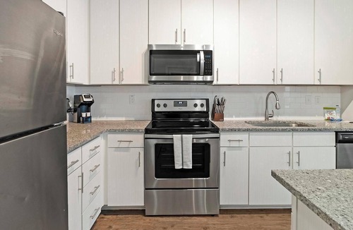 Land O' Lakes Apartment | Landing | Stunning 2BD, Pool, Gym
