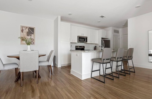 Fort Mill Apartment | Landing | Stunning 2BD, Gym, Pool