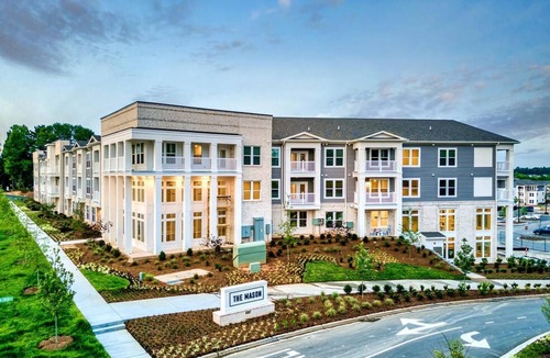 Fort Mill Apartment | Landing | Stunning 2BD, Gym, Pool