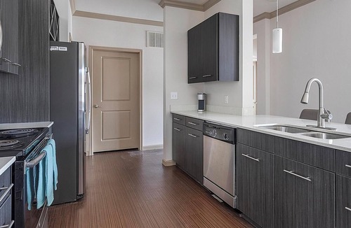 Wetmore Apartment | Landing | Stunning 2BD, Gym, Yoga Studio