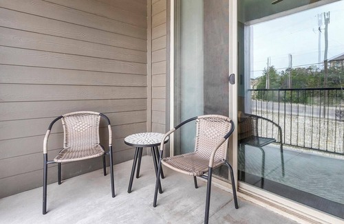 Wetmore Apartment | Landing | Stunning 2BD, Gym, Yoga Studio