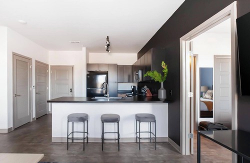 Springfield Apartment | Landing | Stunning 2BD, Courtyard