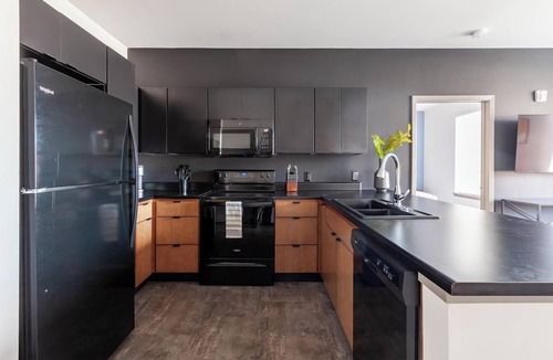 Springfield Apartment | Landing | Stunning 2BD, Courtyard
