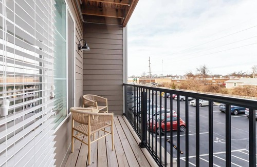 Springfield Apartment | Landing | Stunning 2BD, Courtyard