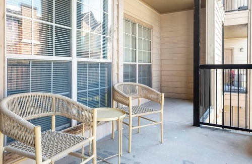 Southbelt/Ellington Apartment | Landing | Stunning 2BD, Clubhouse, Pool