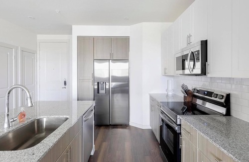 Fate Apartment | Landing | Stunning 2BD, Clubhouse, Pool