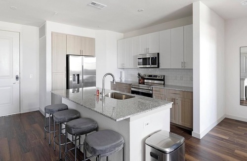 Fate Apartment | Landing | Stunning 2BD, Clubhouse, Pool