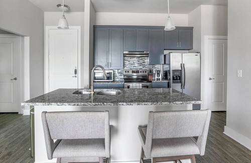 Nassau Bay Apartment | Landing | Stunning 2BD, Clubhouse, Pool