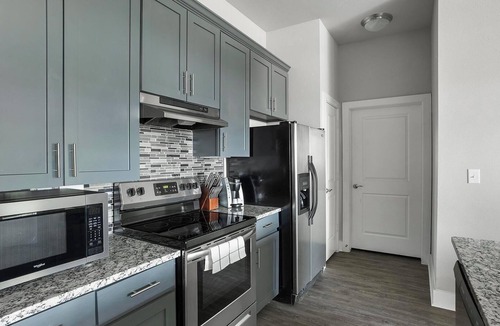 Nassau Bay Apartment | Landing | Stunning 2BD, Clubhouse, Pool