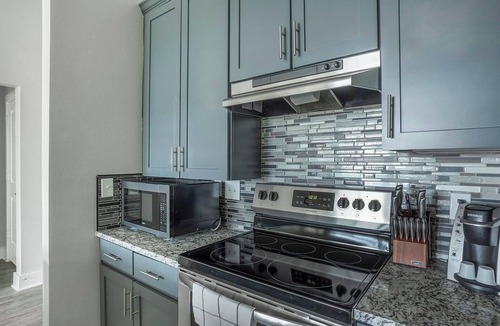 Nassau Bay Apartment | Landing | Stunning 2BD, Clubhouse, Pool