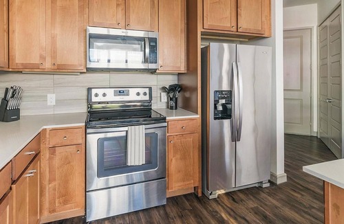 Central Business District Apartment | Landing | Stunning 2BD, Clubhouse, Courtyard