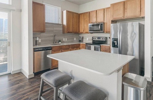 Central Business District Apartment | Landing | Stunning 2BD, Clubhouse, Courtyard