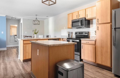 Eureka Apartment | Landing | Stunning 2BD, Clubhouse, Gym