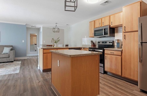 Eureka Apartment | Landing | Stunning 2BD, Clubhouse, Pool