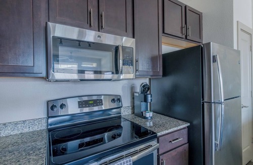 Spring Apartment | Landing | Stunning 2BD, Courtyard, Clubhouse