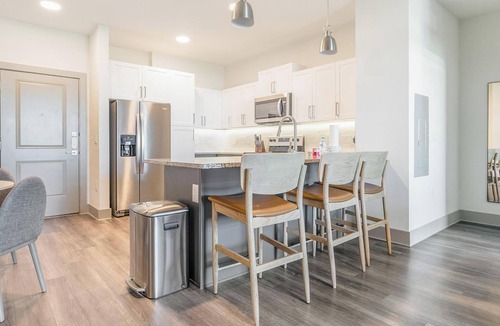 Sanford Apartment | Landing | Stunning 2BD, Courtyard, Gym