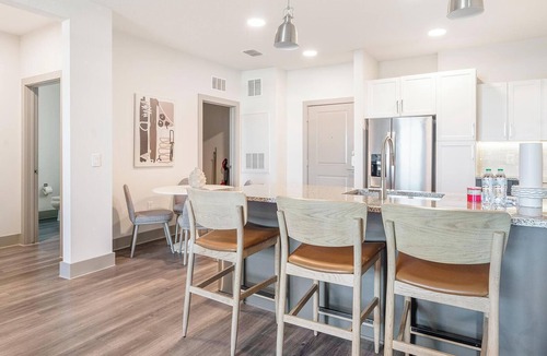 Sanford Apartment | Landing | Stunning 2BD, Courtyard, Gym