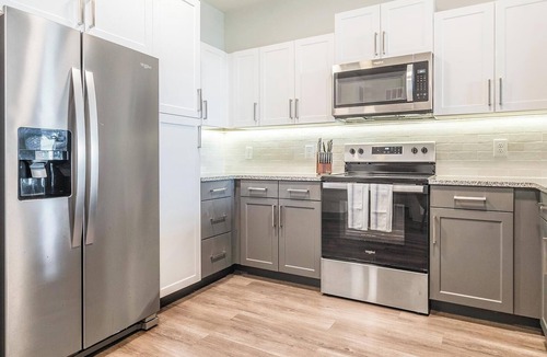 Sanford Apartment | Landing | Stunning 2BD, Courtyard, Gym