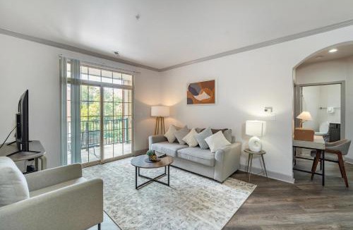 Corryville Apartment | Landing Stunning 2BD Gym Clubhouse