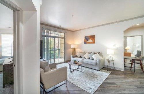 Corryville Apartment | Landing Stunning 2BD Gym Clubhouse