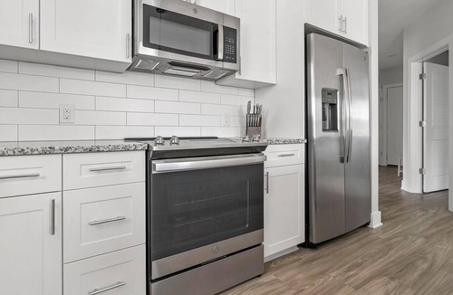 Matthews Apartment | Landing | Stunning 2BD, Gym, Pool