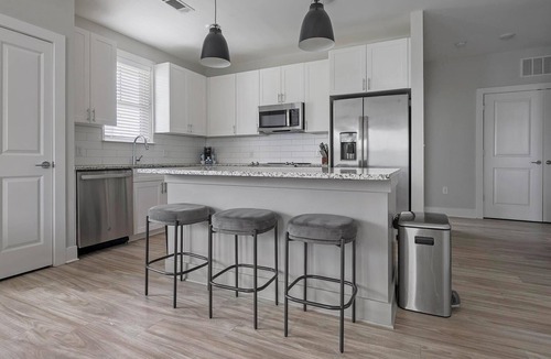 Matthews Apartment | Landing | Stunning 2BD, Gym, Pool